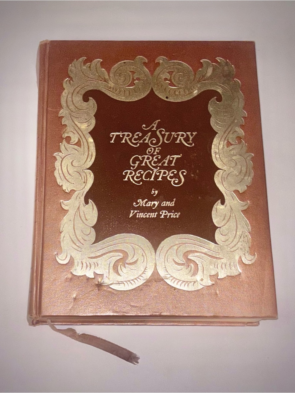Vincent Price MCM collectible cookbook -  travel elite restaurants’ menus &more